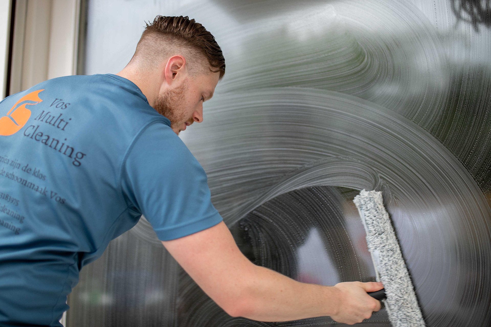 Waarom glasbewassing van belang is voor uw bedrijfspand
